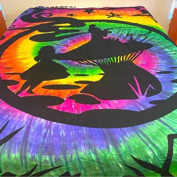 Glow Industries Alice And The Caterpillar Tie Dye Bed Spread/Throw 80“ x 82” - Picture 2 of 5